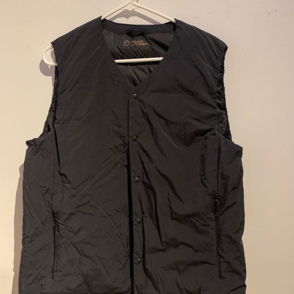 JP Packable Down Vest. Black/Navy. Rare. New. Mens L.